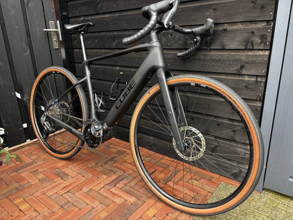 E-Gravelracer Cube, Fietsen en Brommers, 28 inch, 10 tot 15 versnellingen, Zo goed als nieuw, Schijfrem