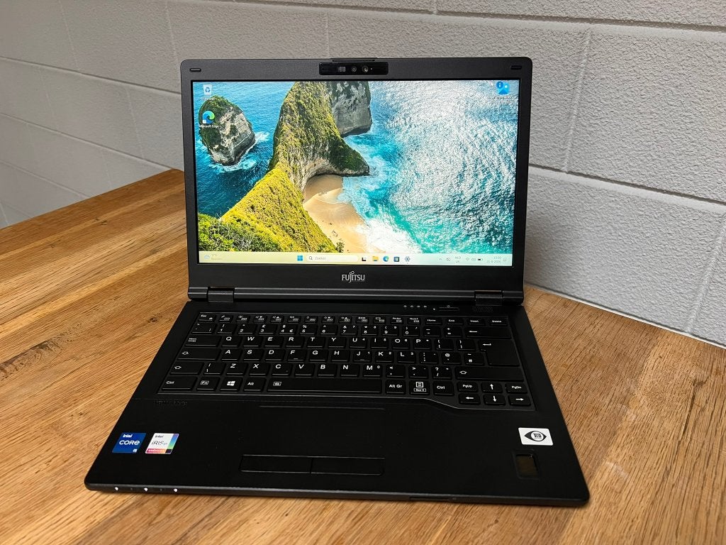 Fujitsu LifeBook E5411 - i5-1135G7, 8GB RAM, 256GB NVMe SSD, 256 GB, Met videokaart, Qwerty, 8 GB