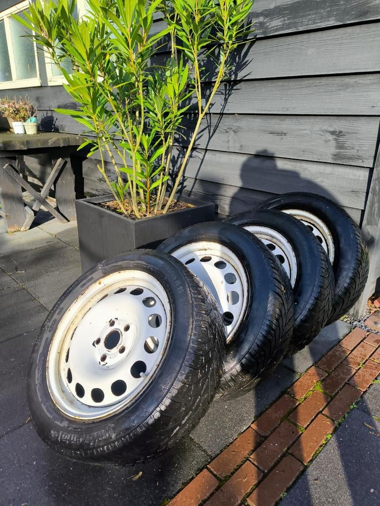 VAG stalen velgen 16 inch 5 x 112 + winterbanden Continental, Ophalen