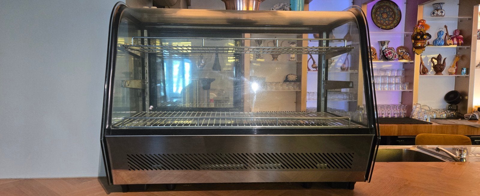 Gekoelde vitrine voor horeca - Gebruikt, Ophalen of Verzenden, Gebruikt, Barinrichting
