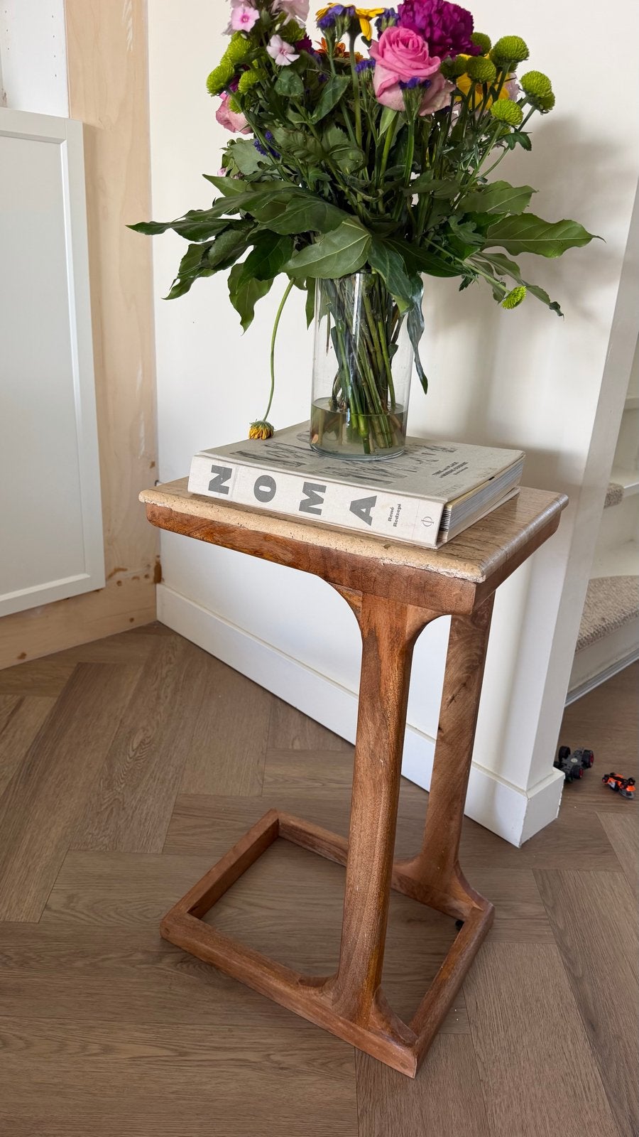 Leen Bakker bijzettafel mango hout met travertin blad, Ophalen, Gebruikt, Rechthoekig