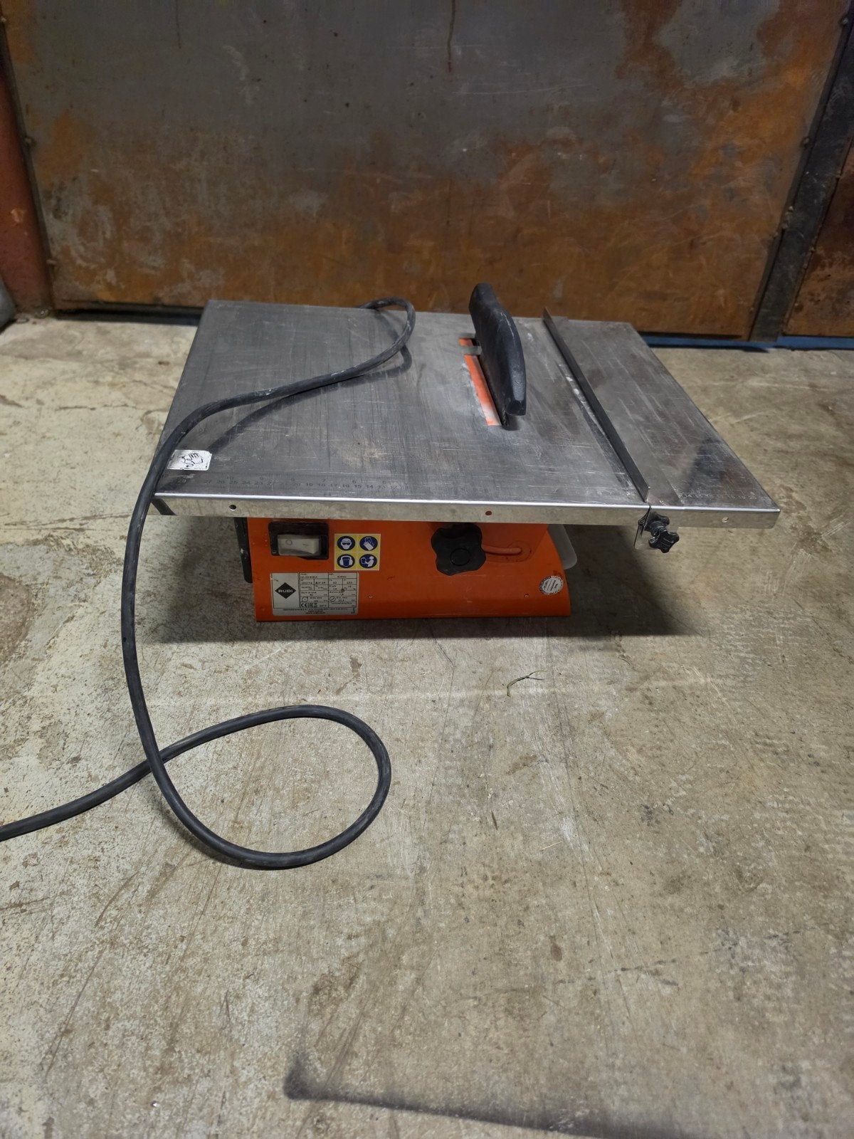 Rubi ND-200 tegelzaagmachine  / tafelzaag, Doe-het-zelf en Verbouw, Gereedschap | Zaagmachines, Gebruikt, ., Rubi, Ophalen of Verzenden