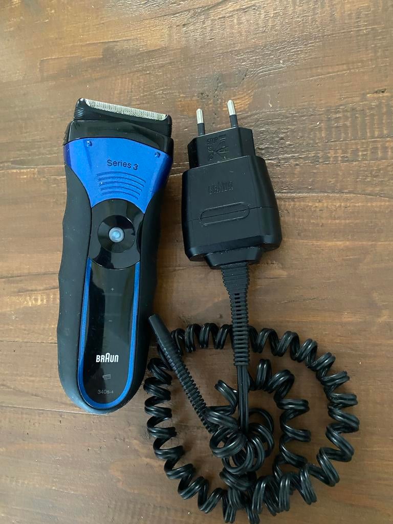Braun Series 3 Elektrisch Scheerapparaat met Oplader, Ophalen of Verzenden, Gebruikt, Scheren en Epileren