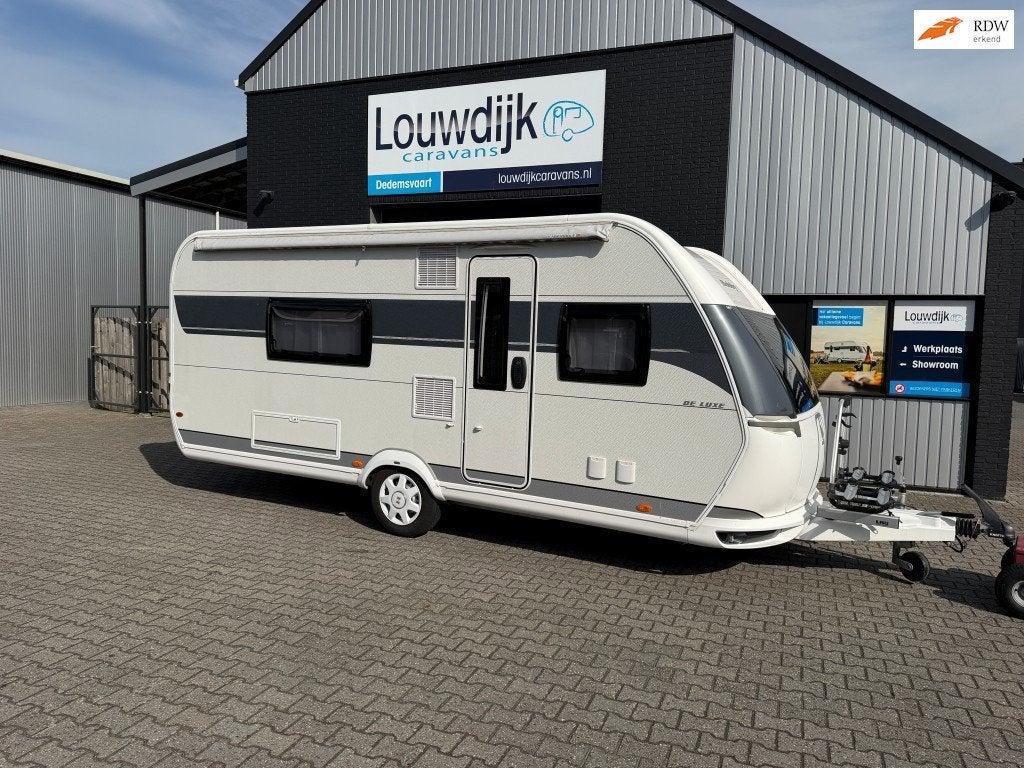 HOBBY De Luxe 495 WFB ’23 (Fransbed, Douche), Rondzit, Hobby, 7 tot 8 meter, Bedrijf