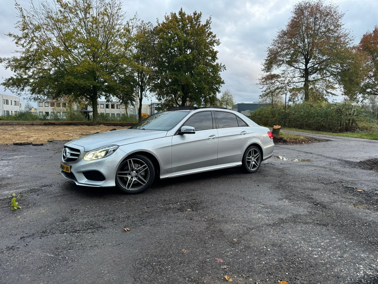 Mercedes-Benz E-Klasse E200 2.0 AMG Line Aut7 2013 Grijs, Auto's, Mercedes-Benz, Achterwielaandrijving, 4 cilinders, Automatische klimaatregeling