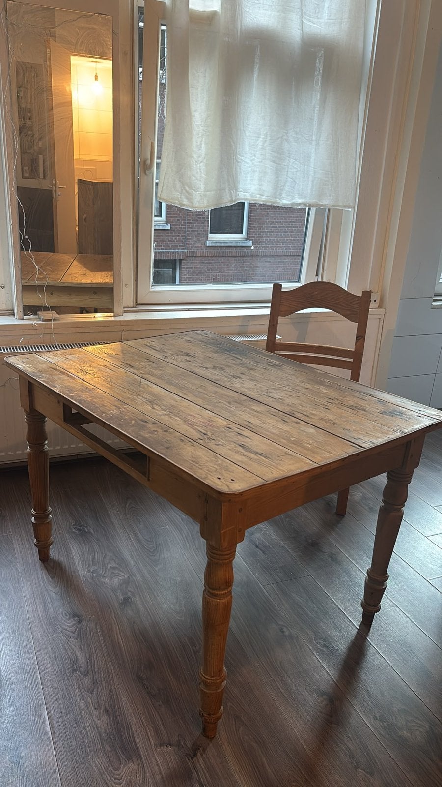 Robuuste houten tafel gratis af te halen voor 1 augustus, Huis en Inrichting, Tafels | Eettafels, Ophalen, Gebruikt, 100 tot 150 cm