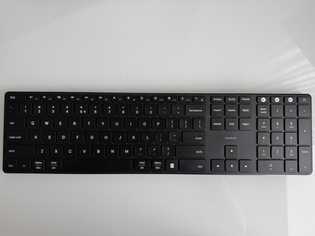 Coolblue BlueBuilt Wireless Bluetooth Toetsenbord Pro QWERTY, Computers en Software, Toetsenborden, Zo goed als nieuw, Qwerty