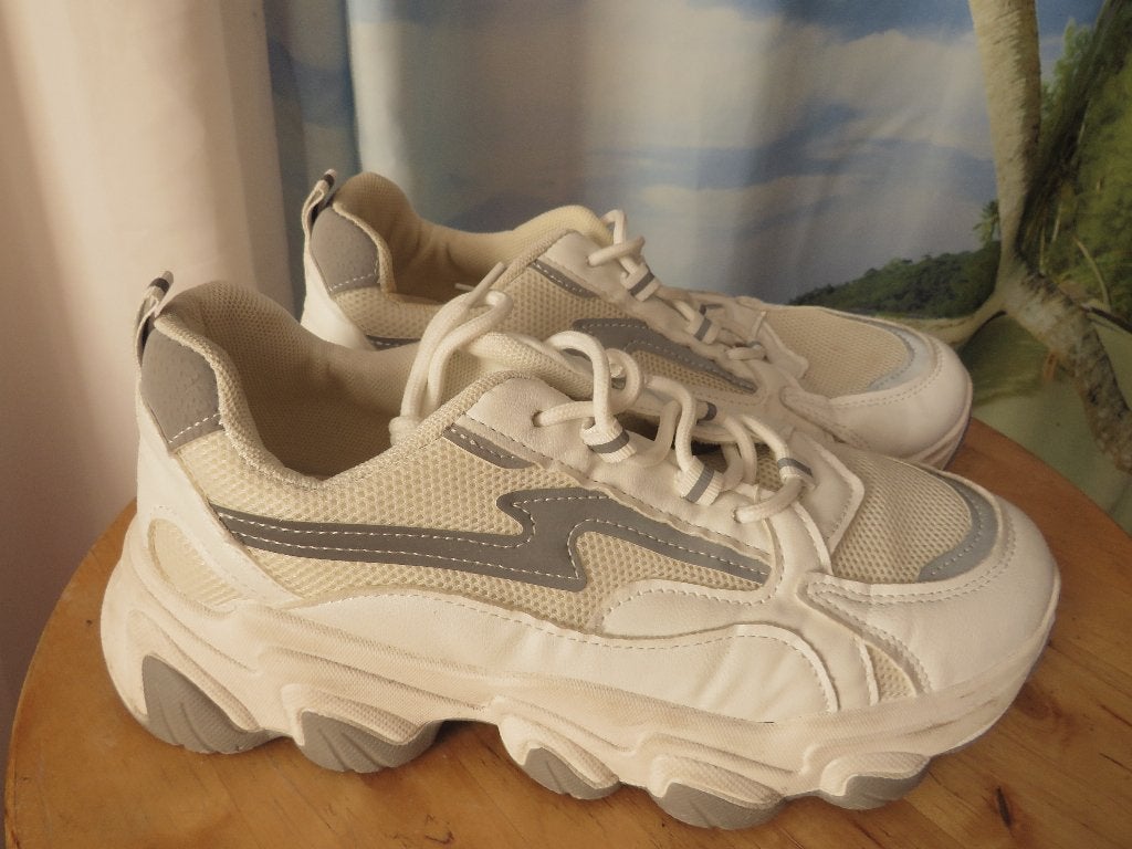 Witte sneakers mt 40 van Fashion 2022 sport, Fashion 2022 sport, Wit, Ophalen of Verzenden, Sneakers of Gympen