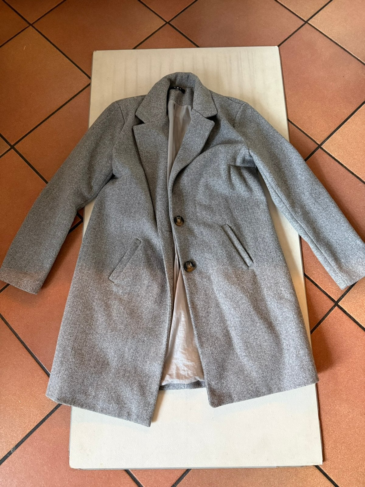 Grijze dames jas, Ophalen of Verzenden, Zo goed als nieuw, Maat 38/40 (M), Grijs