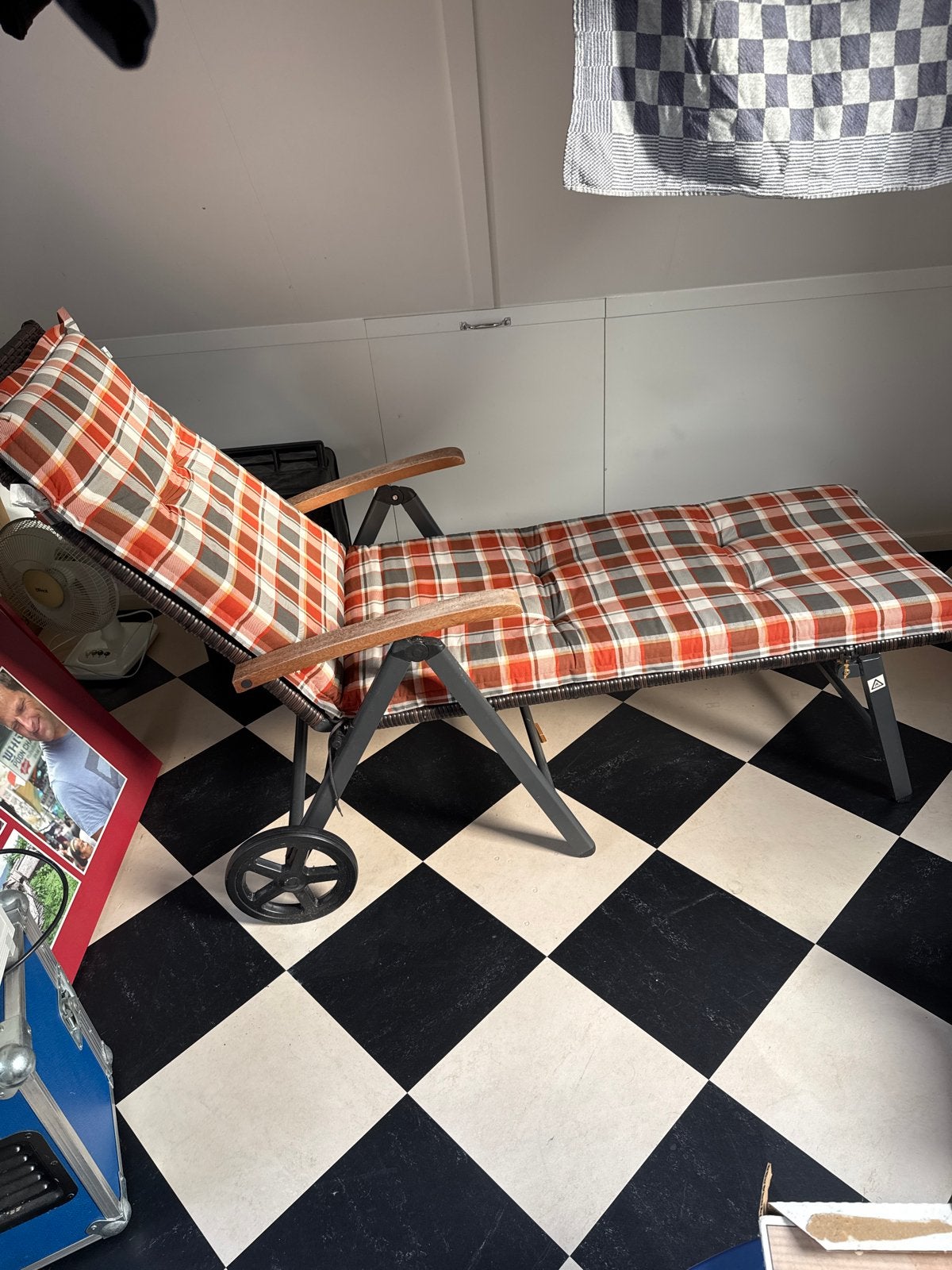 Verstelbare ligstoel met wielen en kussen, Tuin en Terras, Ophalen, Gebruikt, Metaal, Inklapbaar