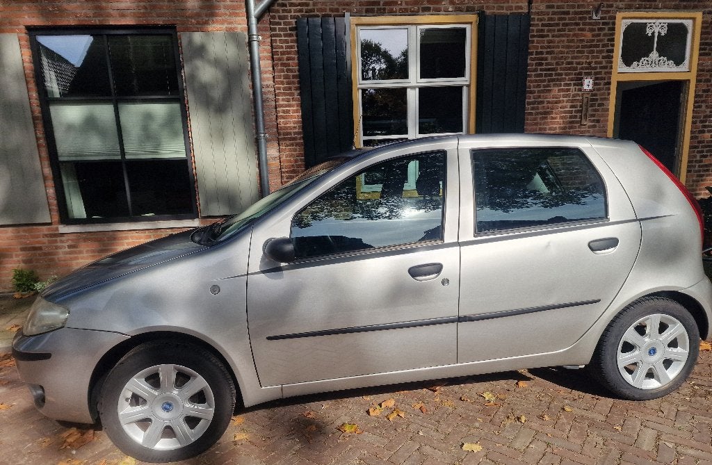 Fiat Punto 1.2 5DR 2005 Grijs, Auto's, Voorwielaandrijving, 850 kg, Origineel Nederlands, Handgeschakeld