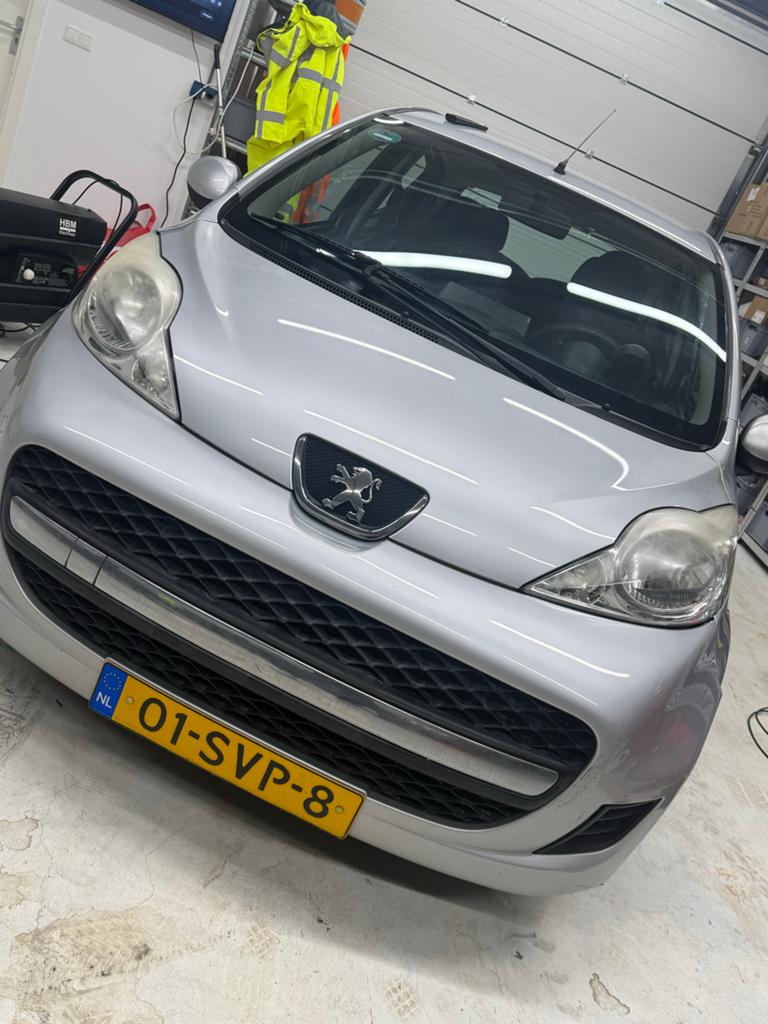 Peugeot 107 automaat! 1.0 12V 5DR 2-TRONIC 2011 Grijs, Auto's, 4 stoelen, 68 pk, Origineel Nederlands, Particulier