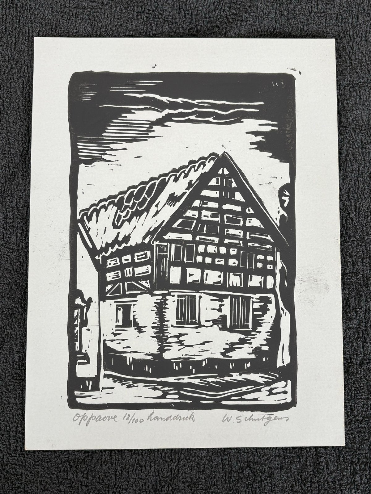Linosnede Vakwerkhuis Ophoven Sittard W.Schütgens Opl.12/100, 22 cm, Verzenden, Overige technieken, Architectuur