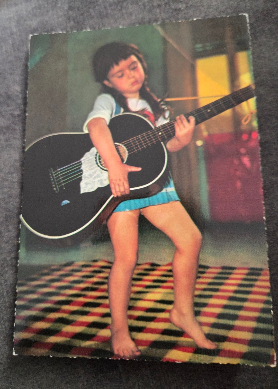 Vintage Ansichtkaart: Meisje met Gitaar, Verzenden, 1960 tot 1980, Gelopen, Kinderen