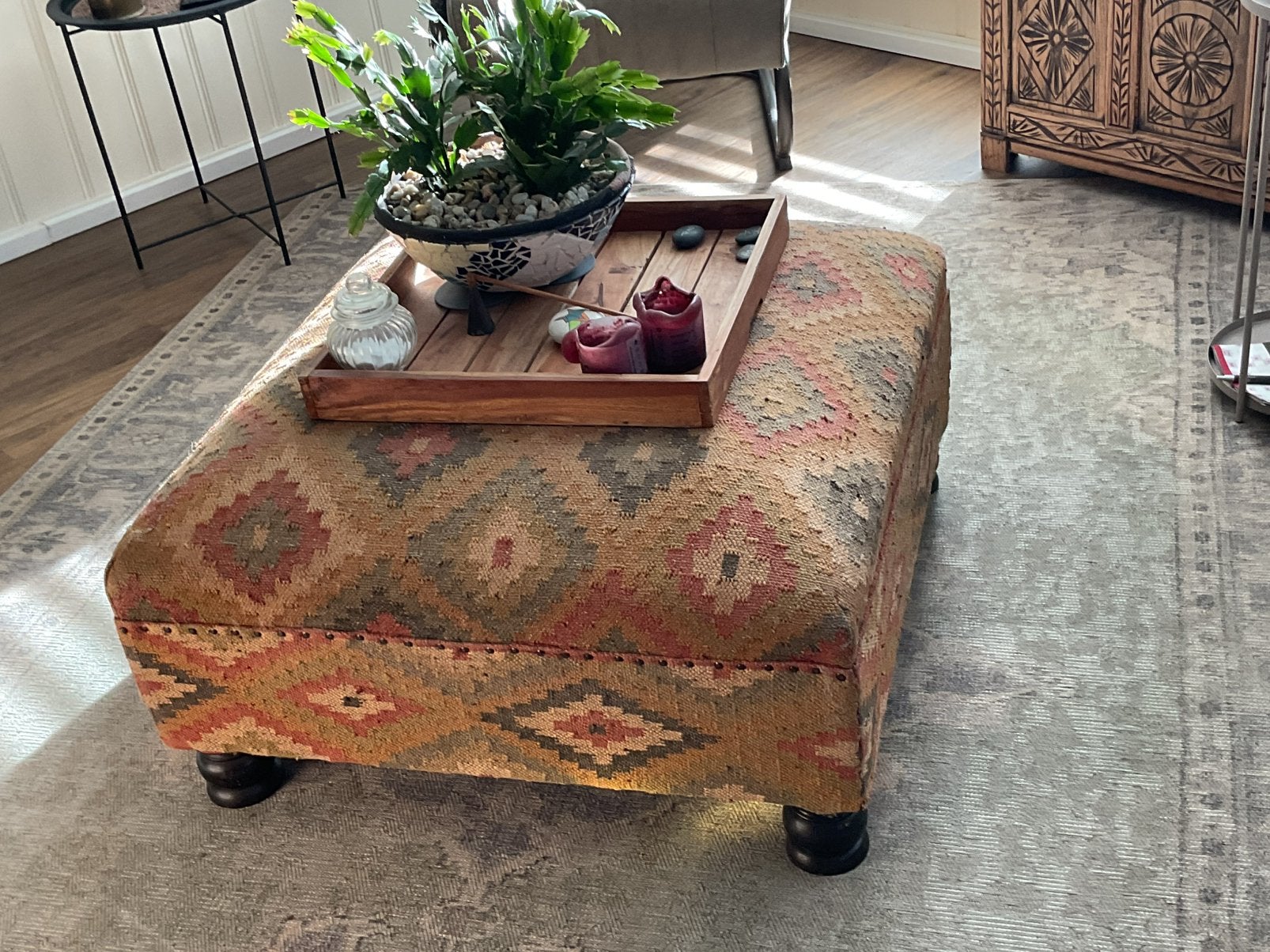 Te koop gestoffeerde poef/hocker, Ophalen, Zo goed als nieuw, Vierkant, 50 tot 100 cm