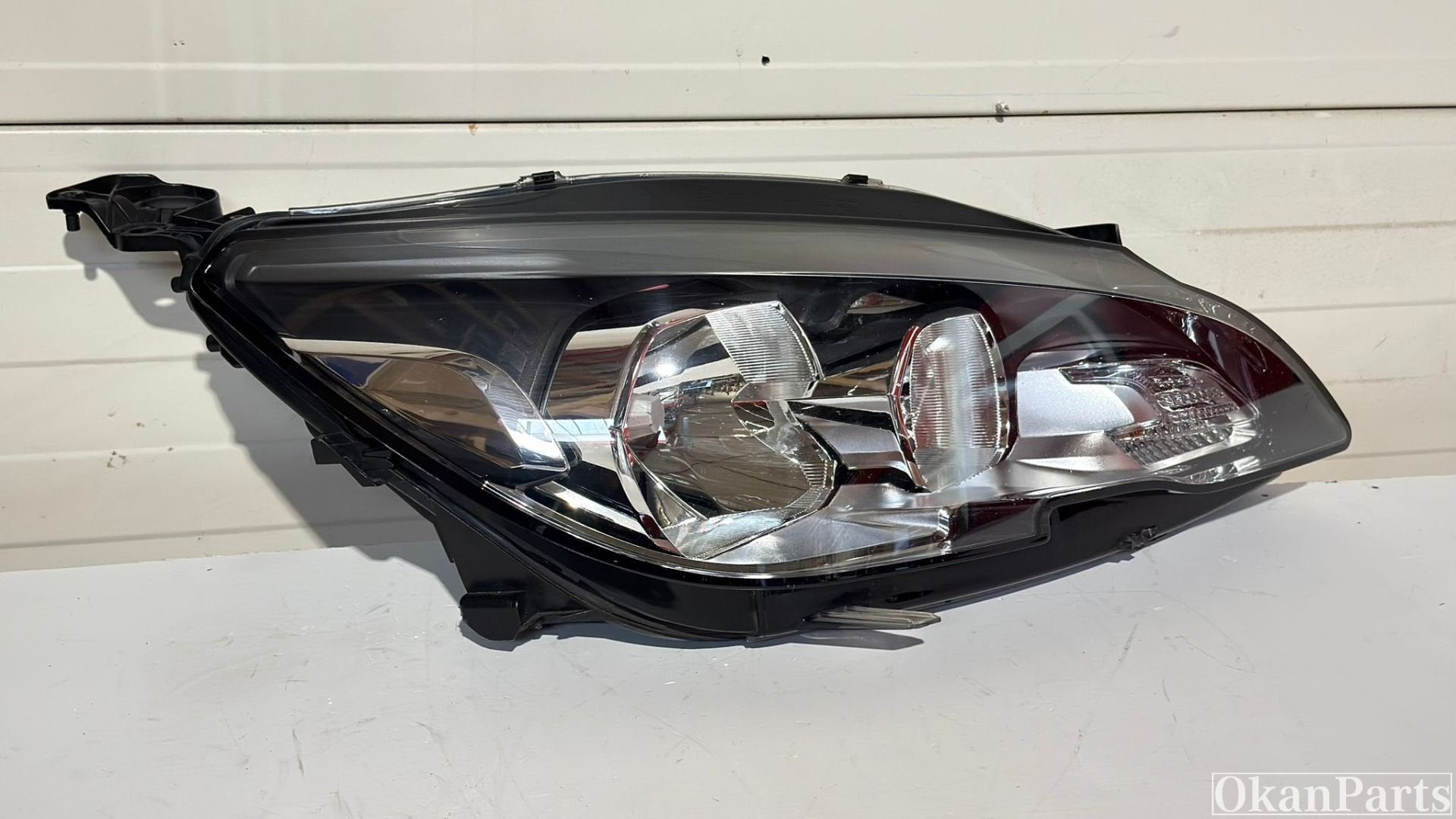 Peugeot 308 II rechter koplamp rechts 9677522980