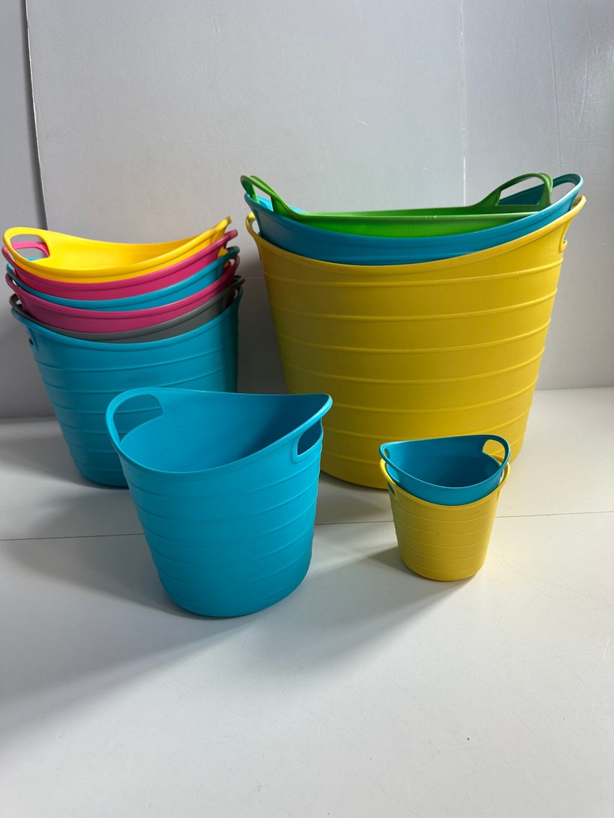 Set van 12 vrolijke emmers, plastic manden, wasmanden, Ophalen, Overige materialen, Met handgreep