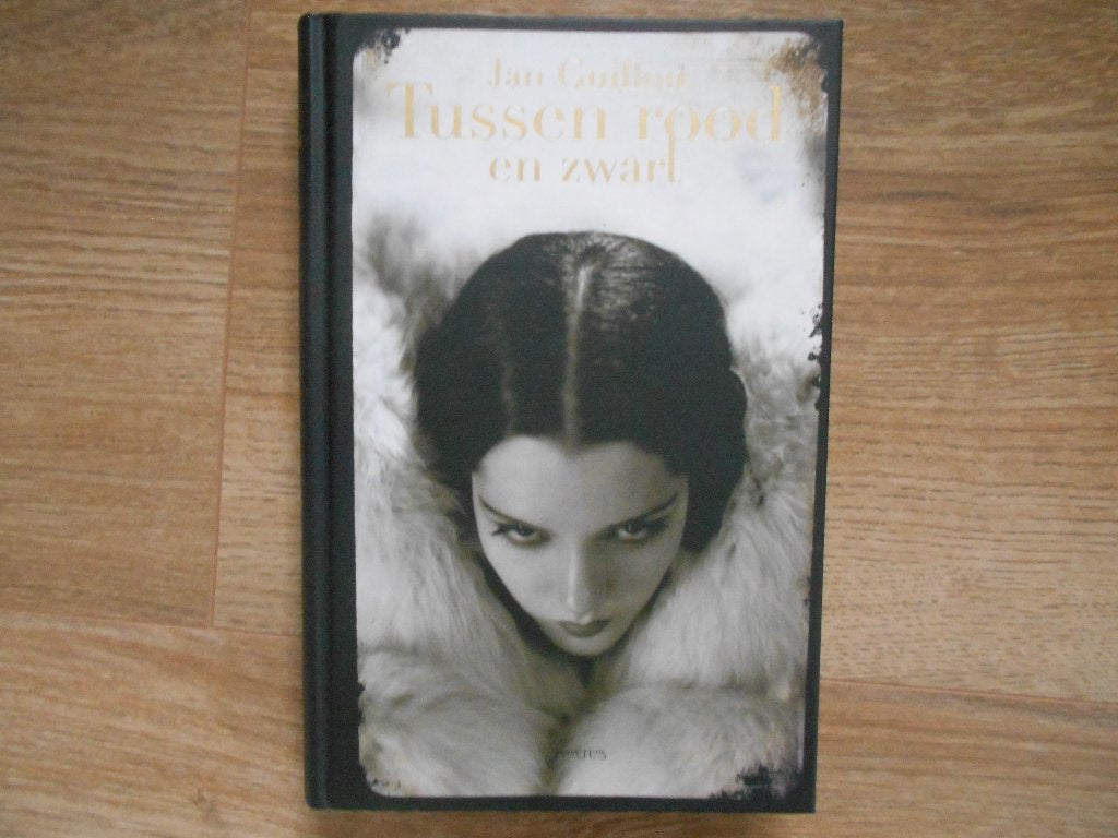 Jan Guillou Tussen rood en zwart, Boeken, Ophalen of Verzenden, Voor 1940, Zo goed als nieuw, Overige onderwerpen