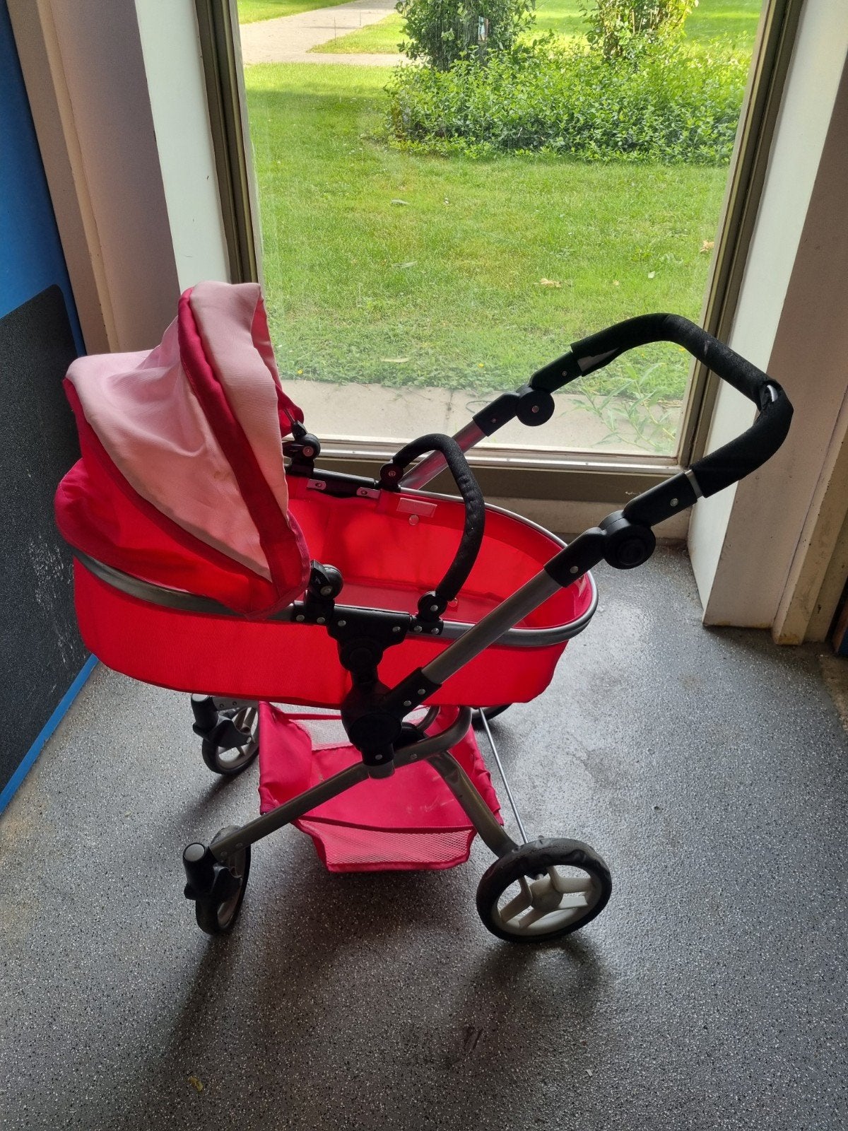 Roze kinderwagen voor poppen, Kinderen en Baby's, Kinderwagens en Combinaties, Gebruikt, Verstelbare duwstang, Ophalen, Kinderwagen