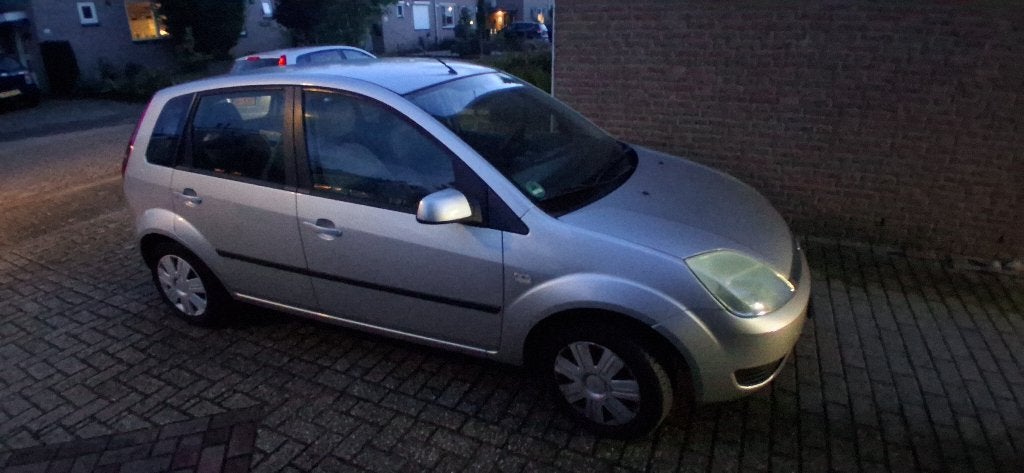 Ford Fiësta 1.3 8V 5DR 2005 Grijs, Auto's, 1299 cc, Stof, 40 €/maand, 4 cilinders