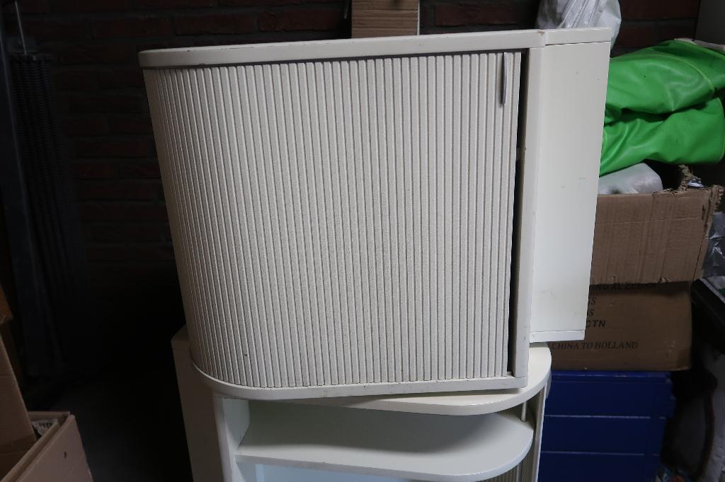 2x auping nachtkast met schuifdeur creme, Ophalen, Gebruikt, Minder dan 45 cm, Minder dan 55 cm