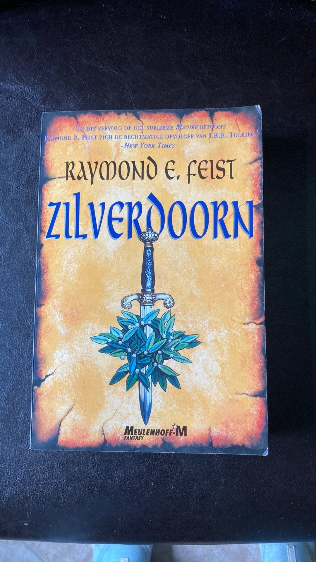 Raymond E. Feist. Zilverdoorn, Boeken, Ophalen of Verzenden, Gelezen