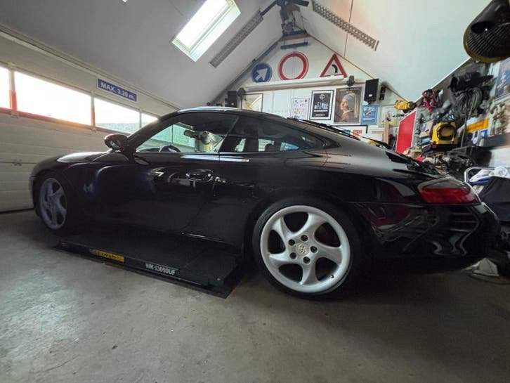 Porsche 911 3.4 Carrera Coupe 2000 Zwart, Achterwielaandrijving, 1295 kg, 4 stoelen, Zwart