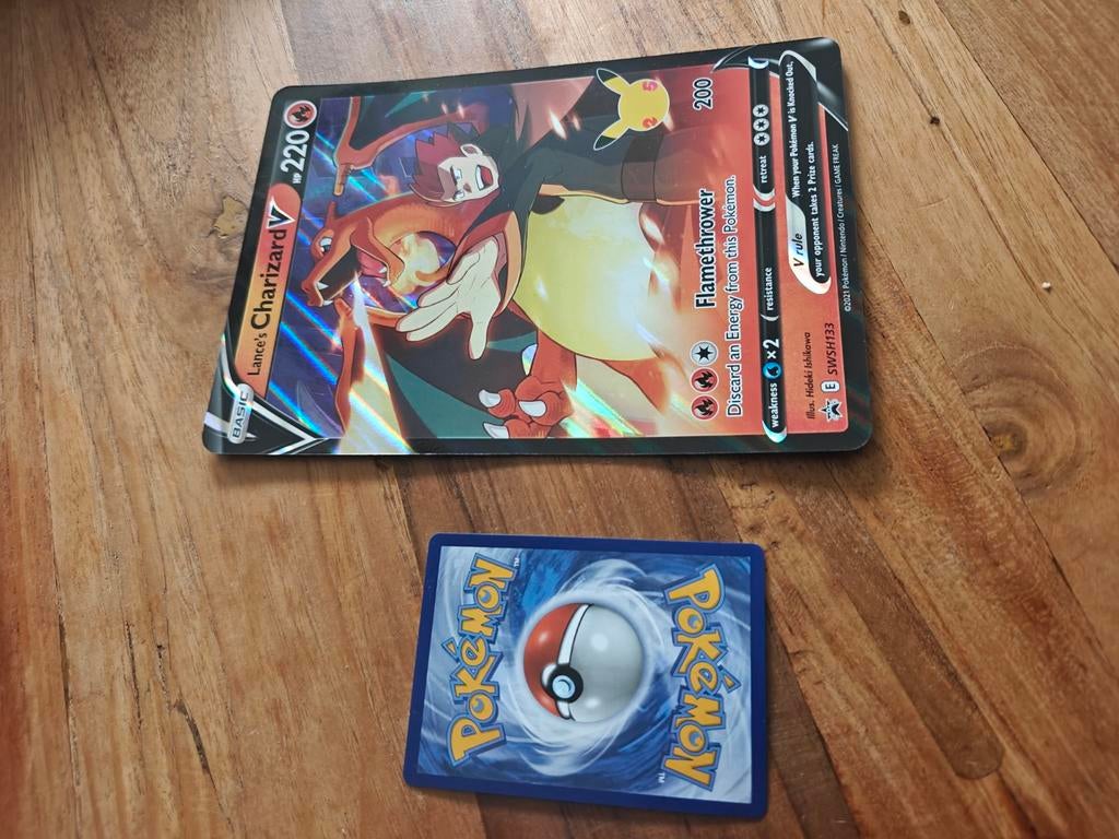 Pokemon lance's charizard v jumbo kaart, Ophalen of Verzenden, Nieuw, Speelkaart(en)