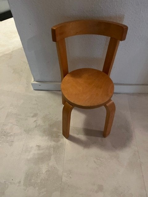 vintage jaren 60 Alvar Aalto Artek kinderstoeltje N65, Huis en Inrichting, Ophalen, Mogensen pastoe deens wegner artifort vitra gispen
