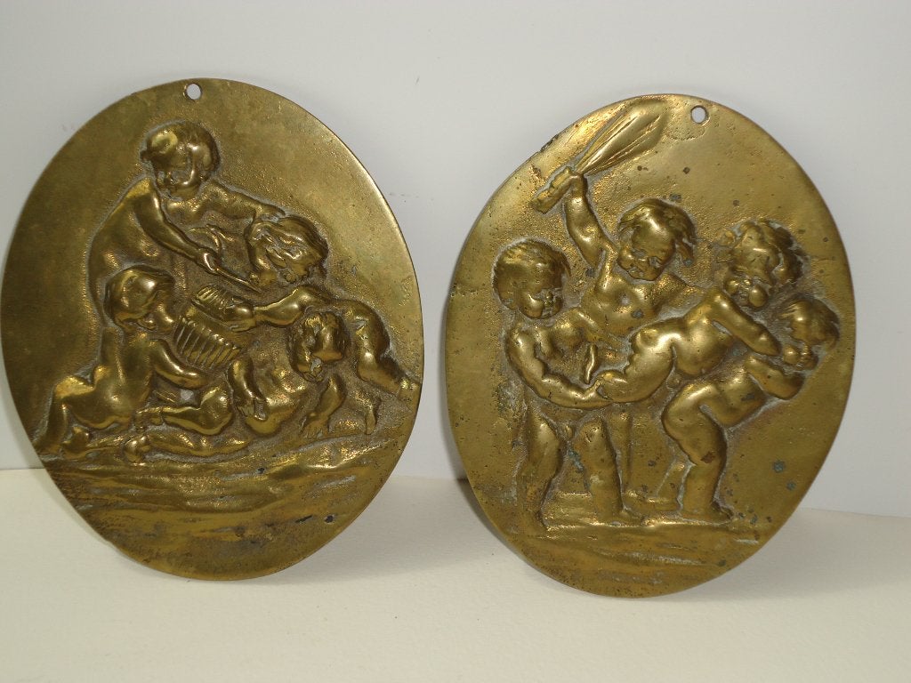 paar antiek bronzen medaillons putti spelende amors engelen, Ophalen of Verzenden
