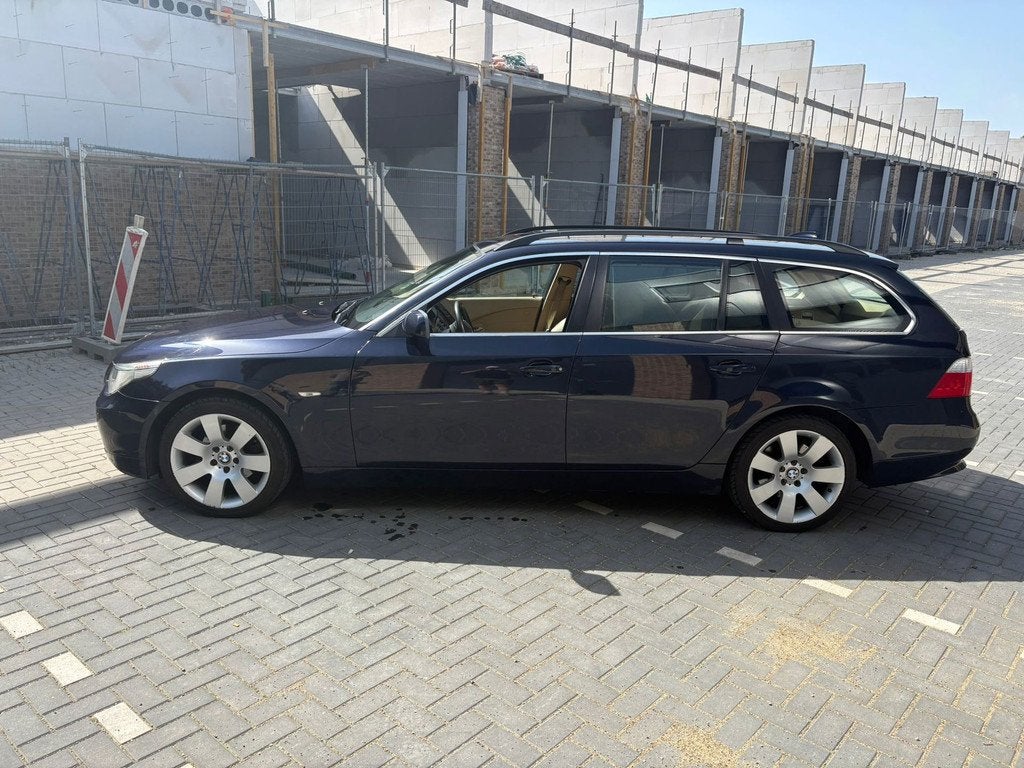 BMW 5-serie Touring 525i Executive, Auto's, BMW, Automaat, Achterwielaandrijving, Gebruikt, 2000 kg