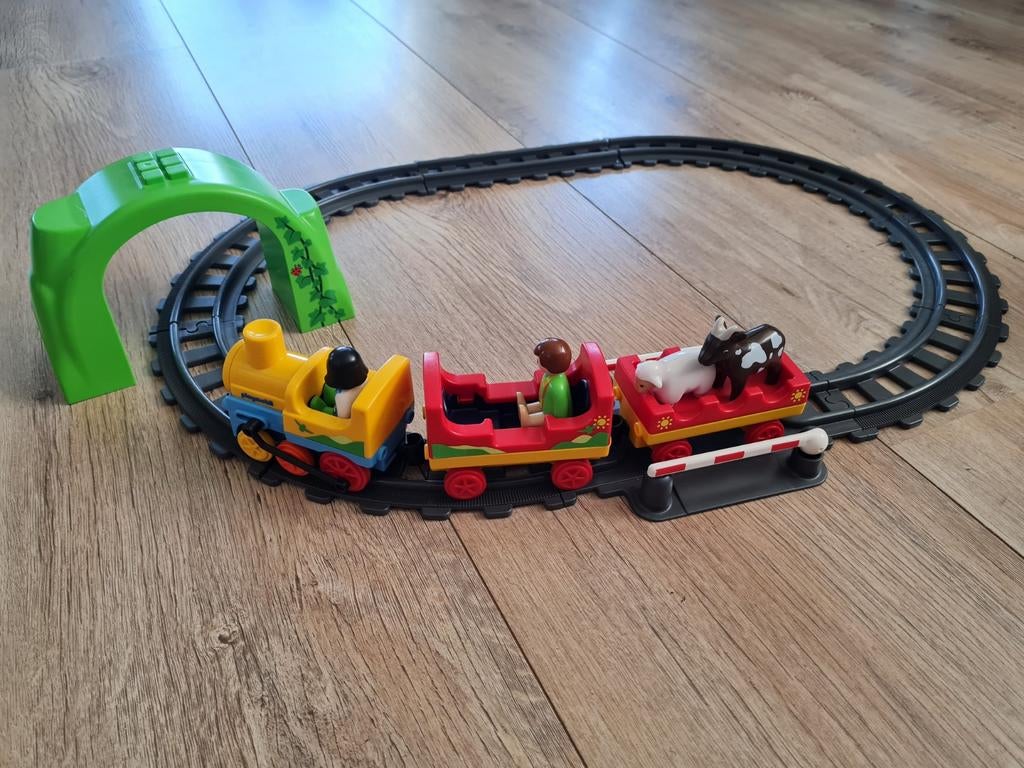Playmobil trein met rails en figuren, Ophalen of Verzenden, Gebruikt, Complete set