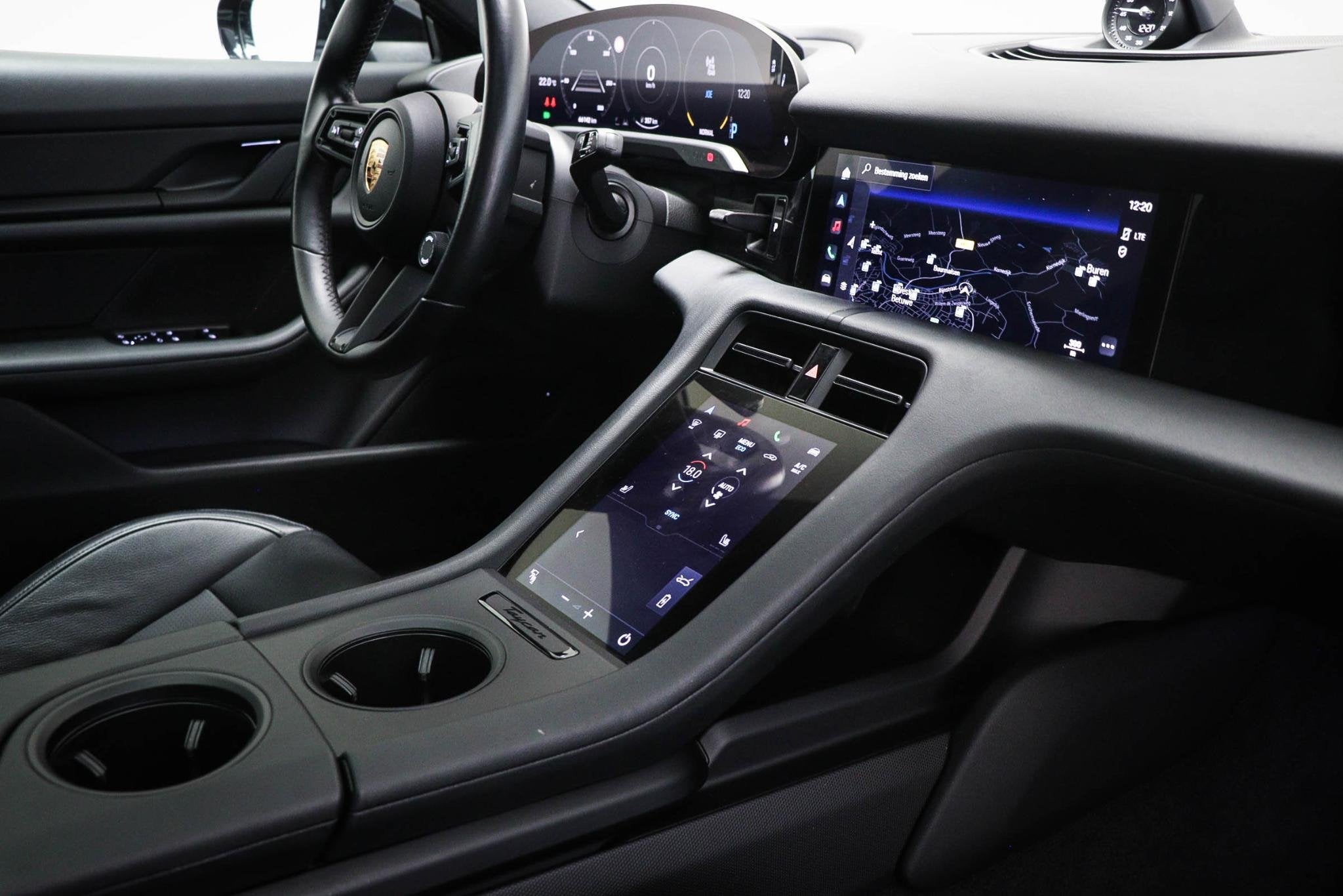 Porsche Taycan Performance 84 kWh | Pano | Sport chrono | Wa, Auto's, Achterwielaandrijving, Gebruikt, Met garantie (alle), 4 stoelen