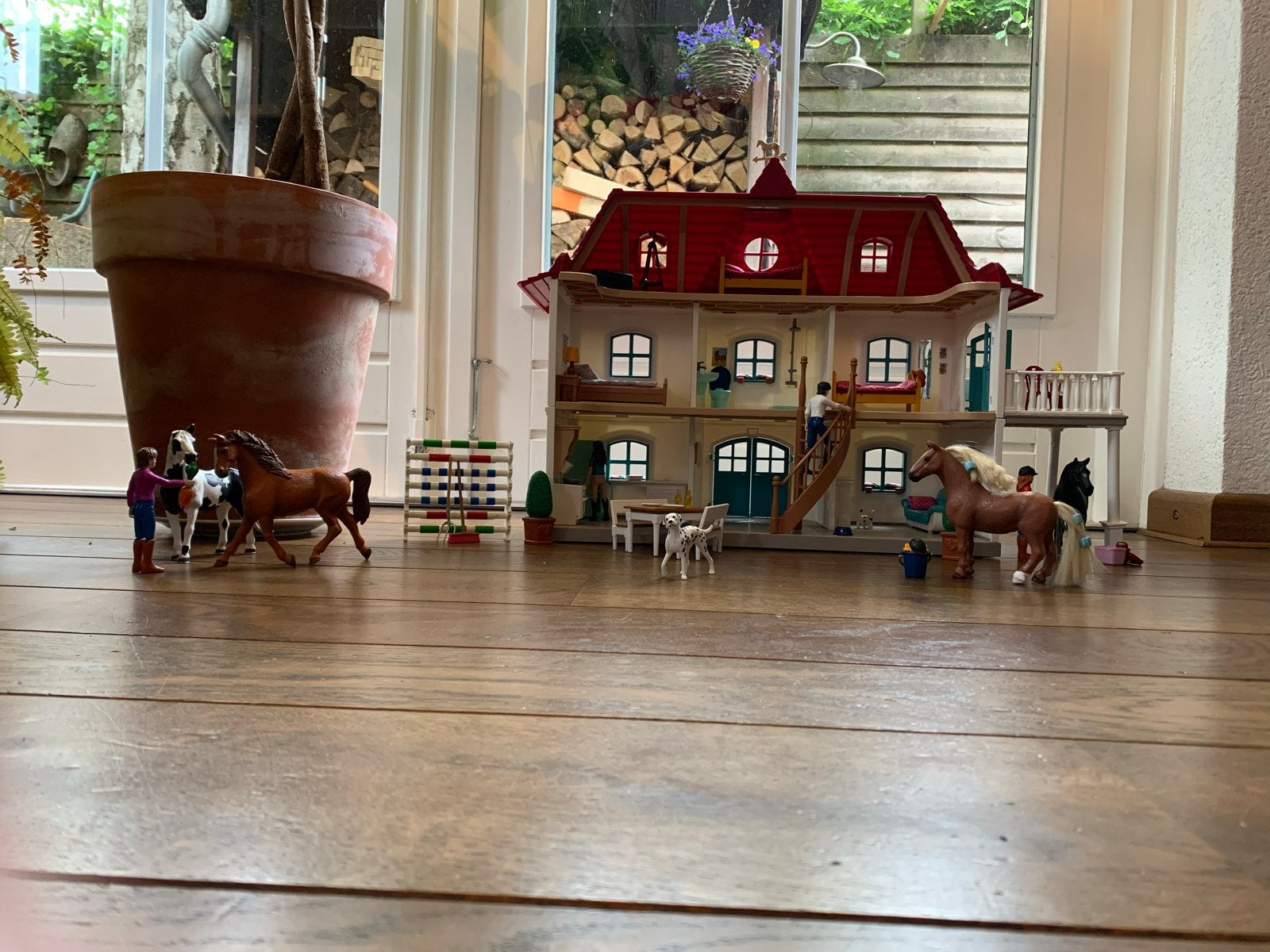 Schleich Paardenhuis met 4 paarden en accessoires, Ophalen of Verzenden, Gebruikt, Jongen of Meisje