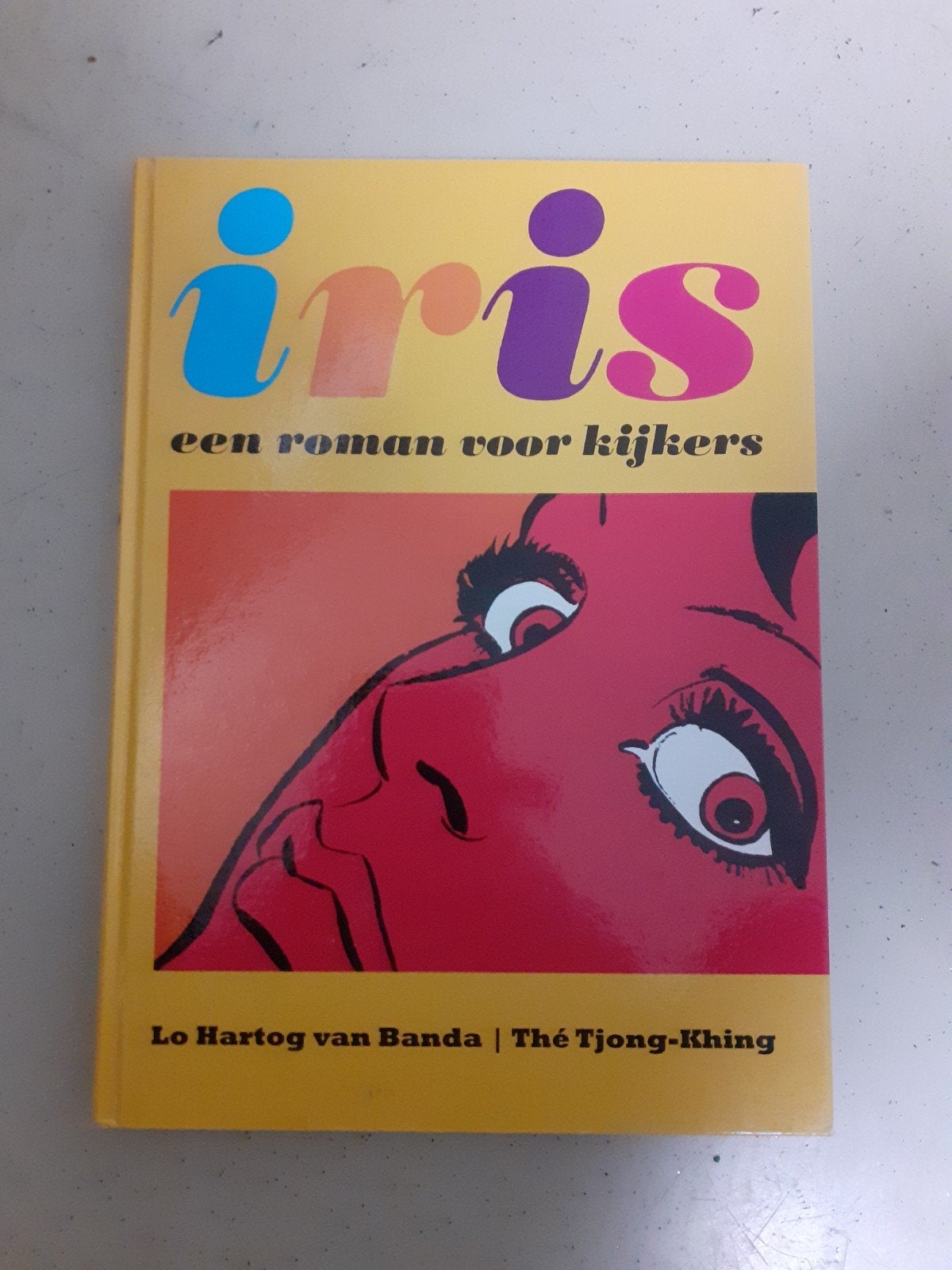 Iris: Een roman voor kijkers - Stripboek, Eén stripboek, Verzenden, Zo goed als nieuw, Lo Hartog van Banda, Thé Tjong-Khing