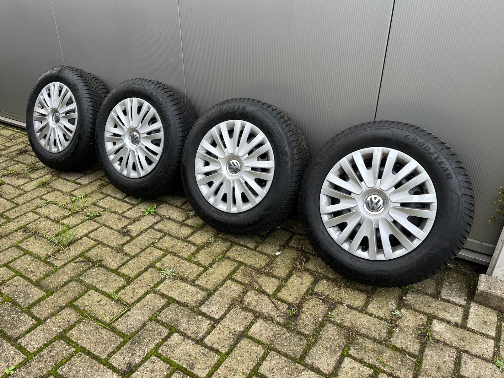Knappe set wielen (Caddy, VW), Ophalen, 15 inch, Banden en Velgen, All Season