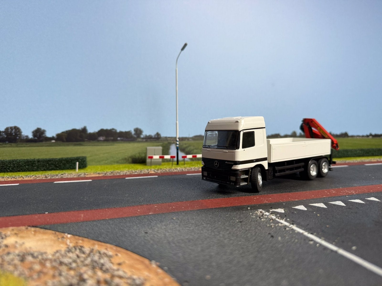 Conrad Meredes Benz Actros 6x4 Palfinger PK19000 1:50, Ophalen of Verzenden, Zo goed als nieuw, Bus of Vrachtwagen, Conrad