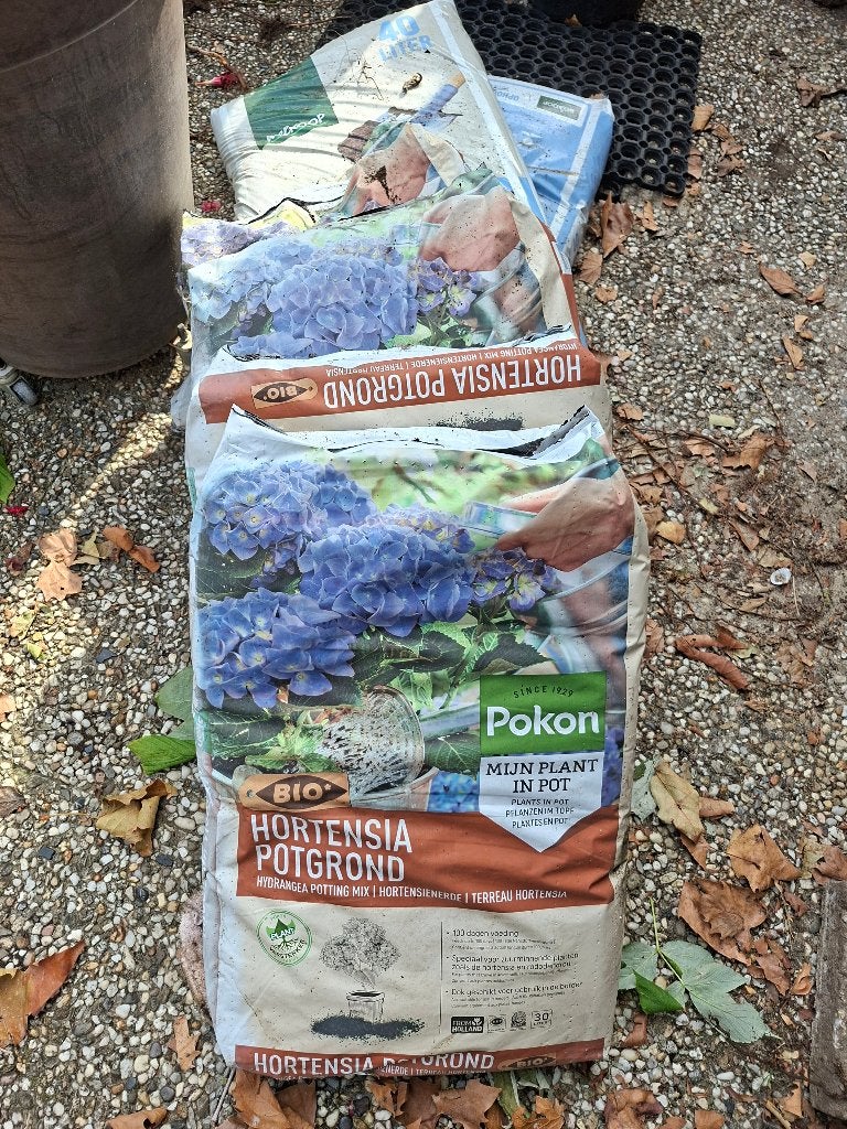 Hortensia potgrond 4 zakken van 30 liter, Ophalen, Tuinaarde