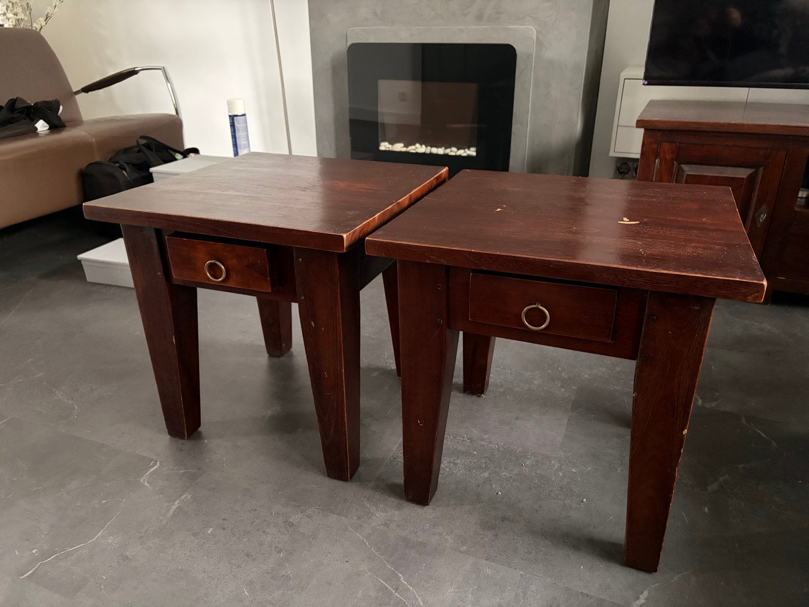 Set van 2 houten bijzettafels/salontafels  met lade, Huis en Inrichting, 45 tot 60 cm, Minder dan 55 cm, Gebruikt, Koloniaal