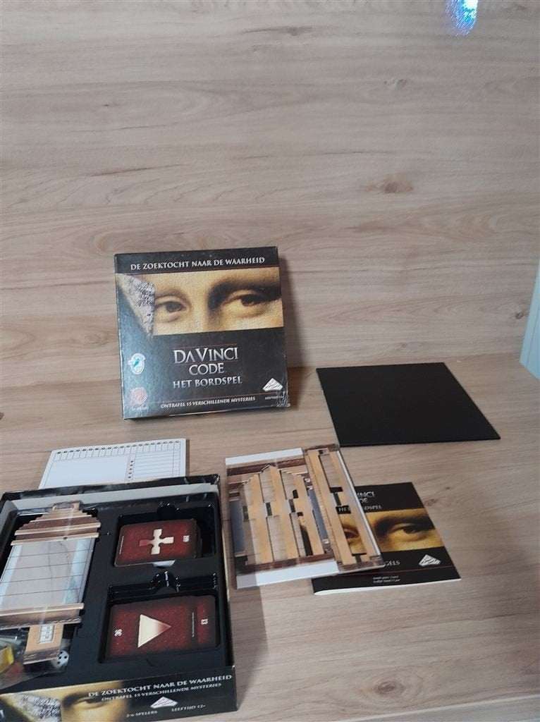 Davinci code het bordspel - s1852, Hobby en Vrije tijd, Gezelschapsspellen | Bordspellen, Zo goed als nieuw, Verzenden
