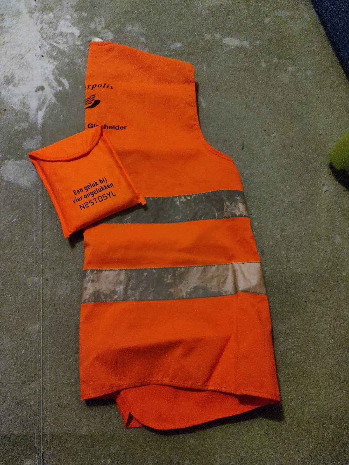 Oranje veiligheidshesje met reflecterende strepen, Auto diversen, Ophalen
