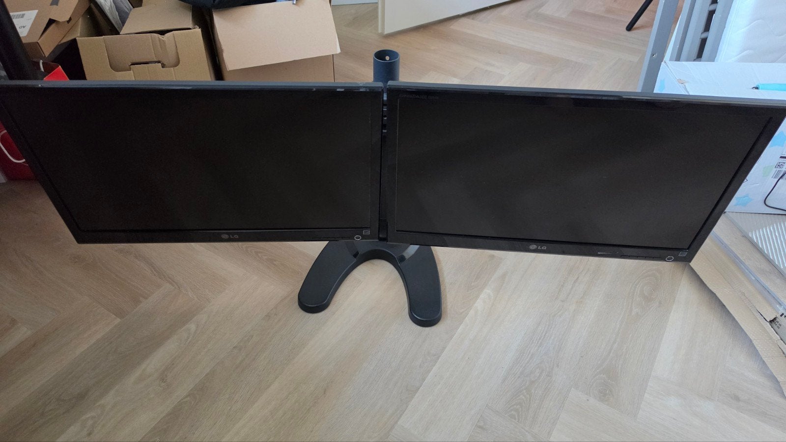 Gaming monitorarm met 2x LG 25 inch 3D schermen, Ophalen