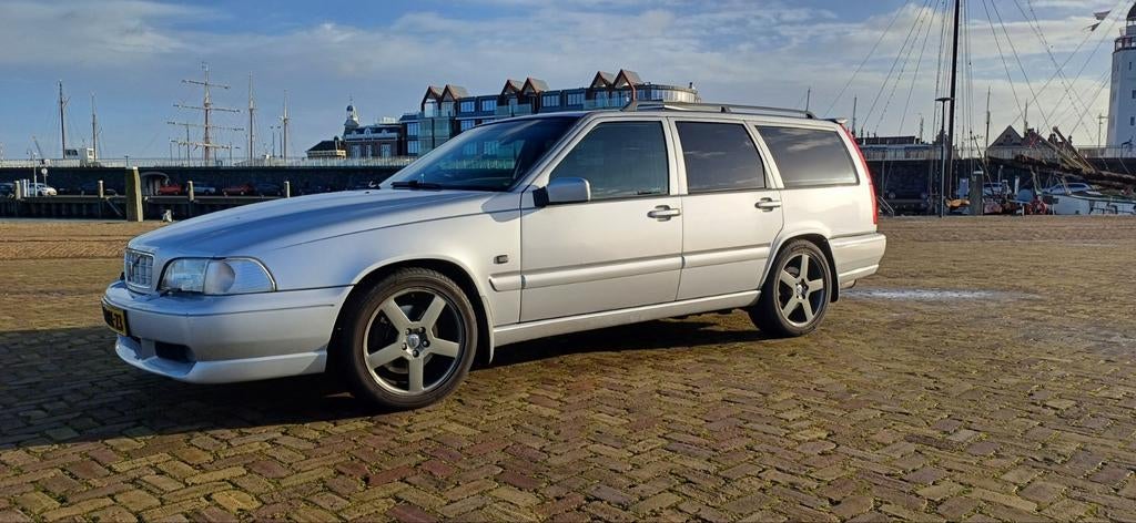 Volvo V70 2.3 R AWD AUT 1998 Grijs, Auto's, Automaat, Zwart, V70, Vierwielaandrijving