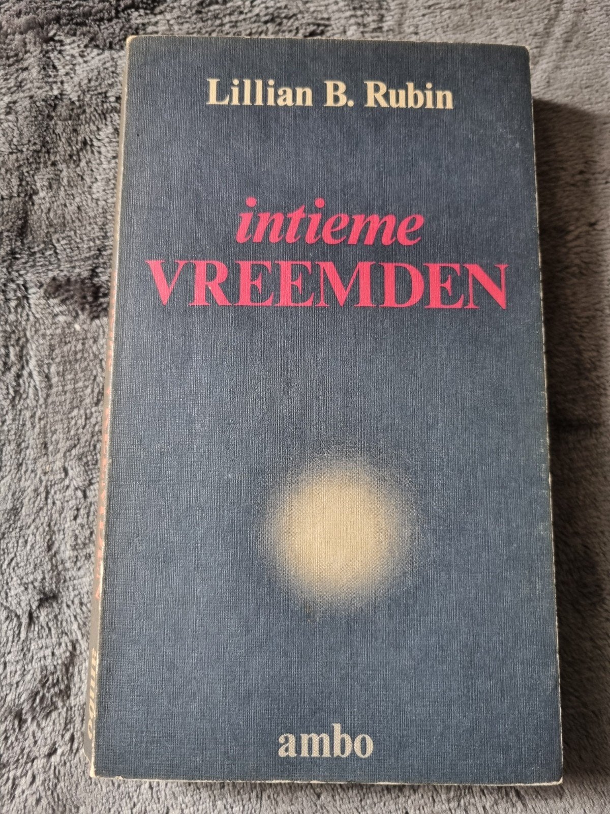 Intieme Vreemden - Lillian B. Rubin (Ambo), Boeken, Ophalen of Verzenden, Gelezen, Lillian B. Rubin, Nederland