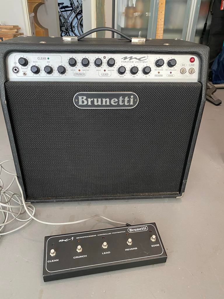 Brunetti Combo MC2 Tube Gitaarversterker met Footswitch, Muziek en Instrumenten, Versterkers | Bas en Gitaar, Ophalen, Zo goed als nieuw