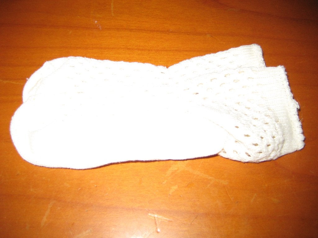 Witte baby-sokjes (lijken op handgebreid), Ophalen of Verzenden, Zo goed als nieuw, Jongetje of Meisje, Sokjes