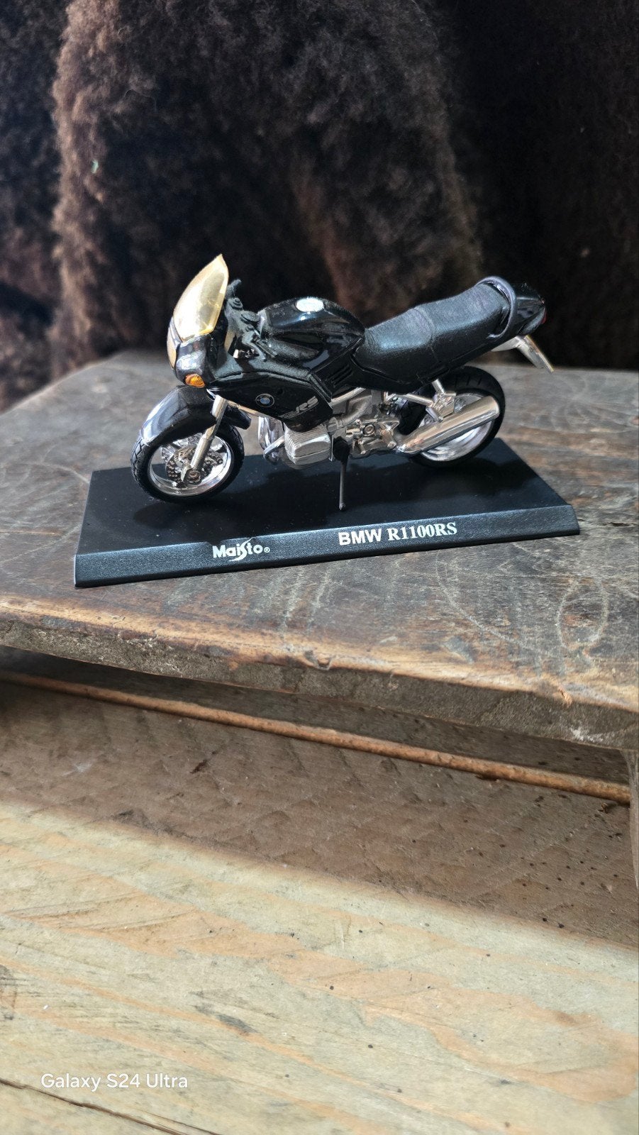 B11 > BMW R1100RS 
op originele plaatje.
12cm lang, Hobby en Vrije tijd, Modelbouw | Overige, Ophalen of Verzenden