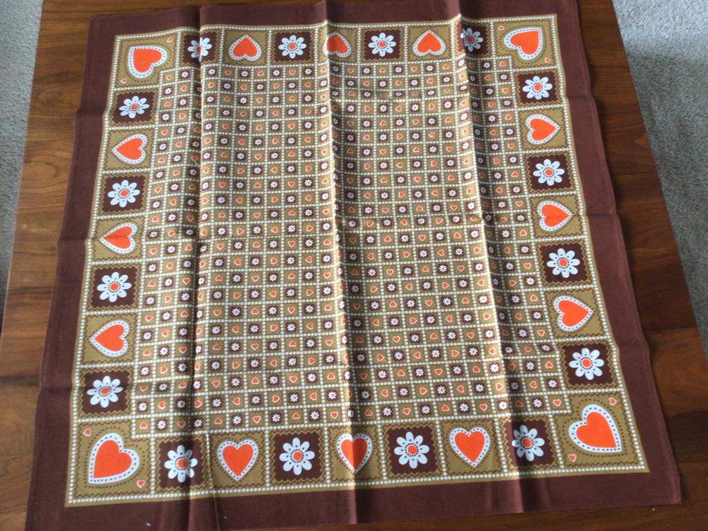 Vintage retro bruin oranje wit tafelkleed 85x85cm n gebruikt, Ophalen, Huis en Inrichting