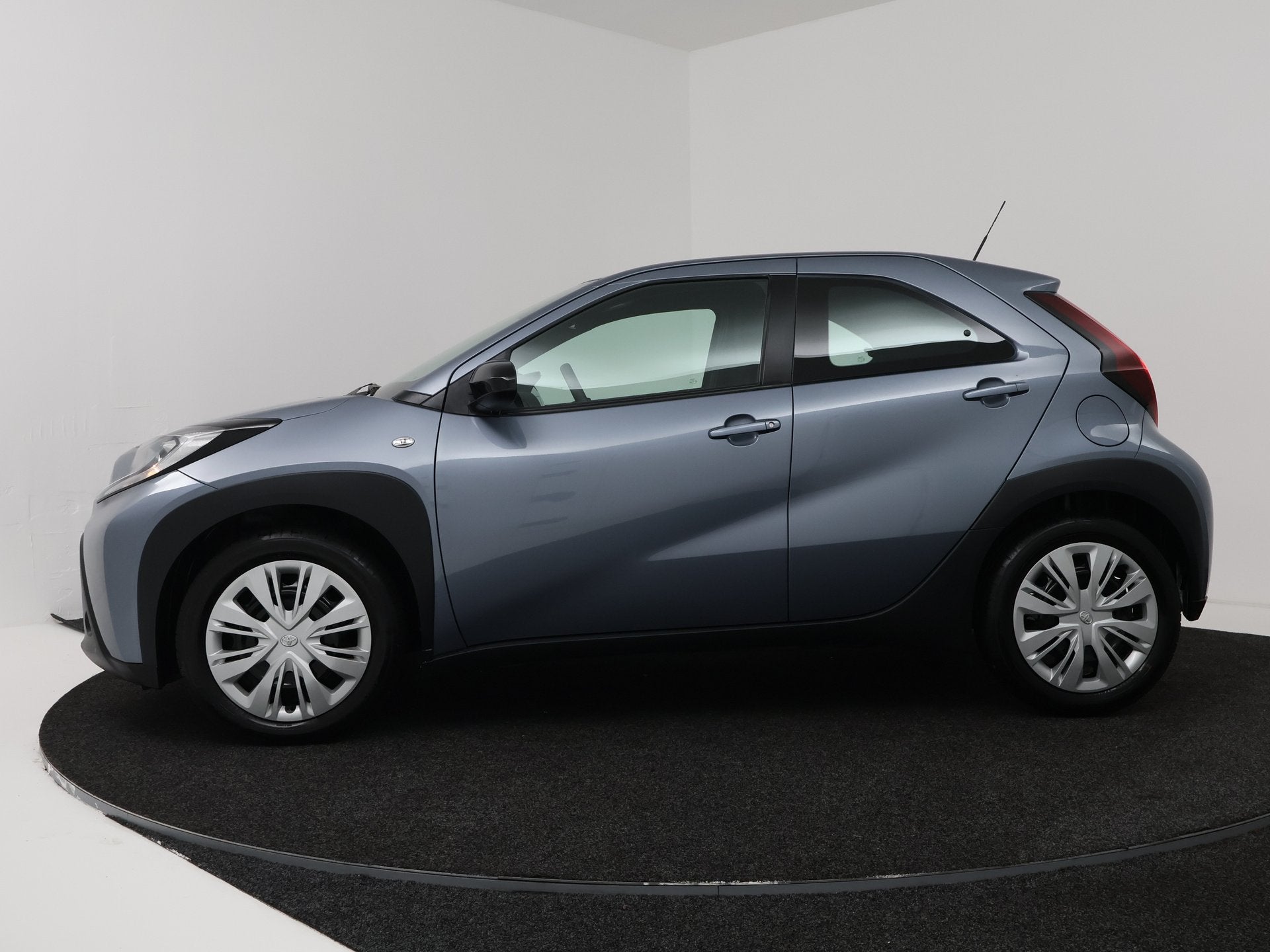 Toyota Aygo X 1.0 VVT-i MT Play | Apple CarPlay / Android Au, Stof, Gebruikt, 920 kg, 4 stoelen