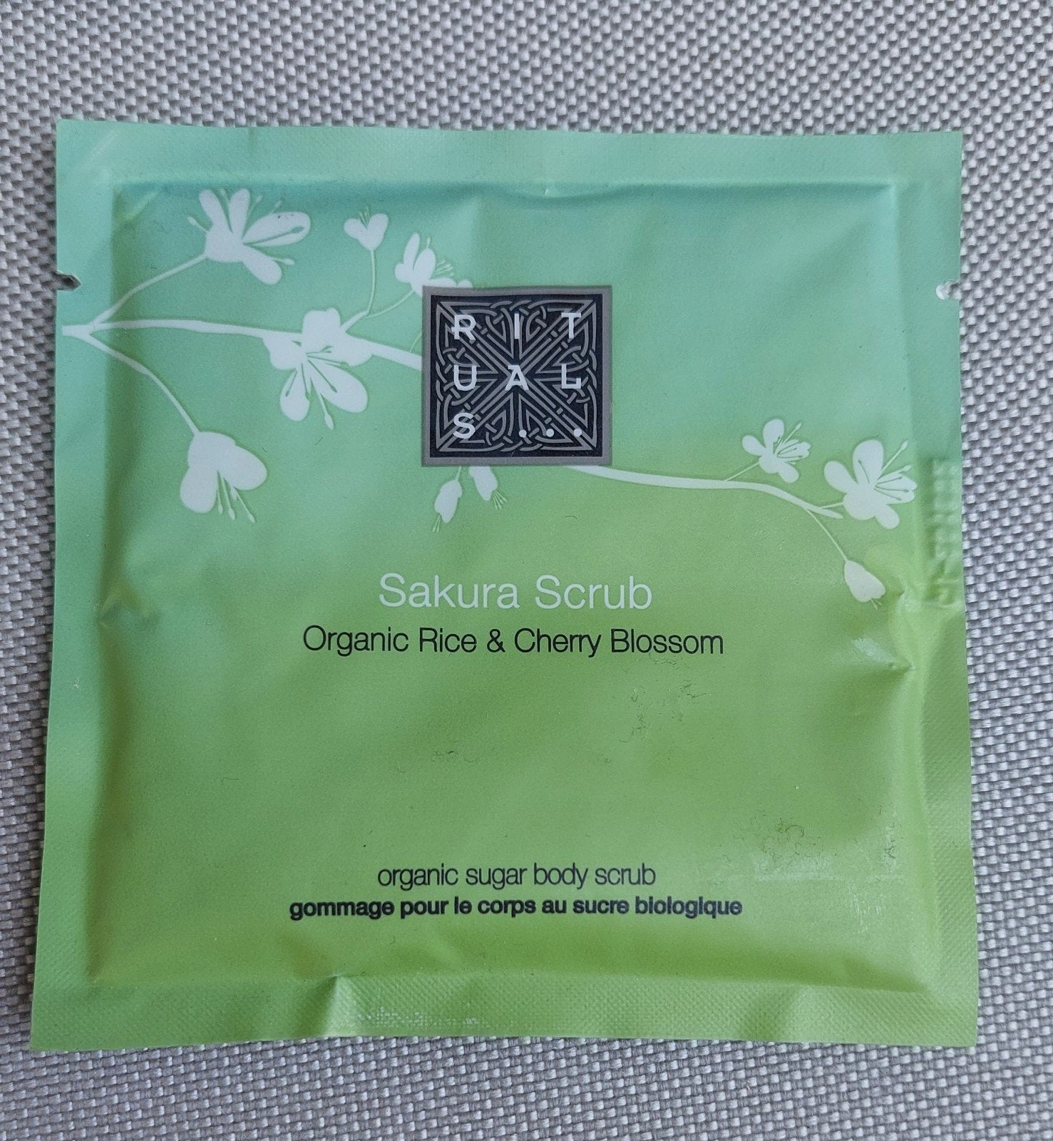Rituals Sakura bodyscrub, Sieraden, Tassen en Uiterlijk, Uiterlijk | Lichaamsverzorging, Ophalen of Verzenden, Nieuw, Bad & Douche